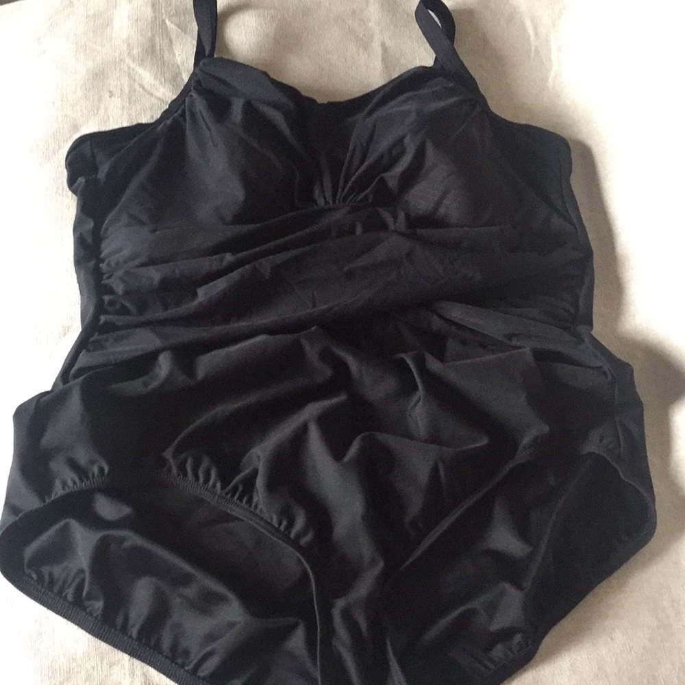 NWOT Land’s End one piece black swimsuit